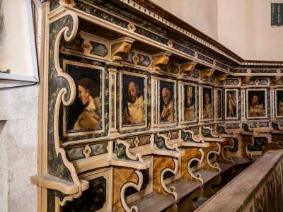 ...il seicentesco coro in legno policromo